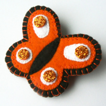 Brož - oranžový motýlek se třpytkami
