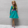 Barevné šaty pro Barbie