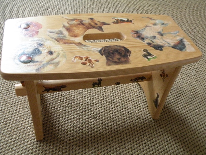 Stolička přírodní - pejsci