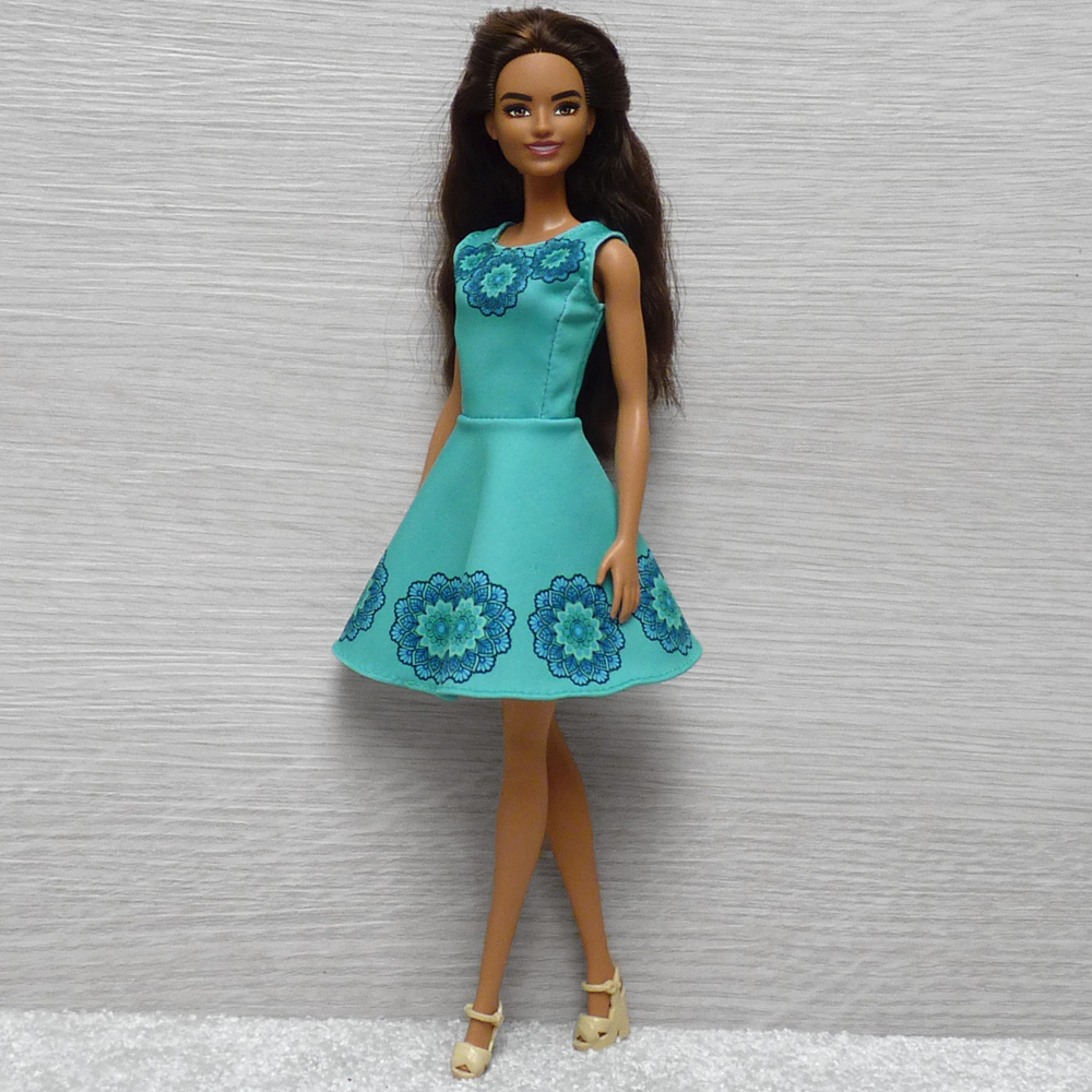 Krátké šaty pro Barbie