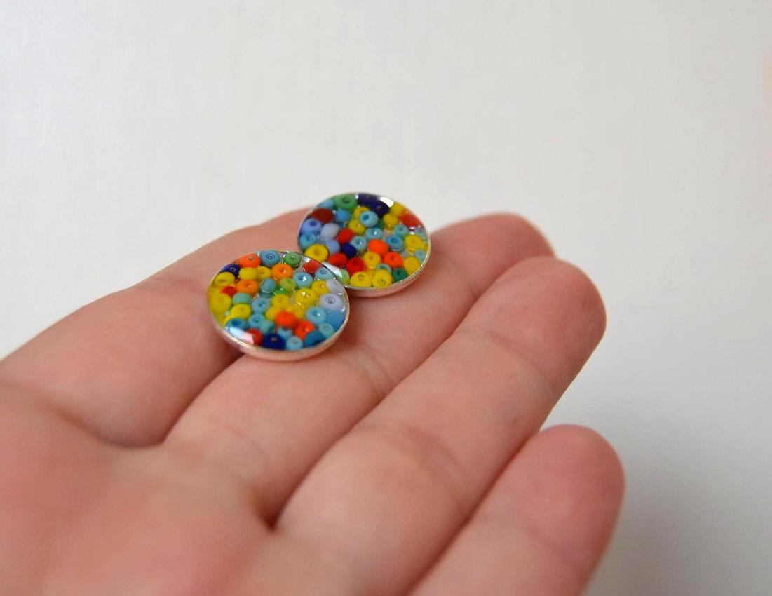 Barevné korálkové