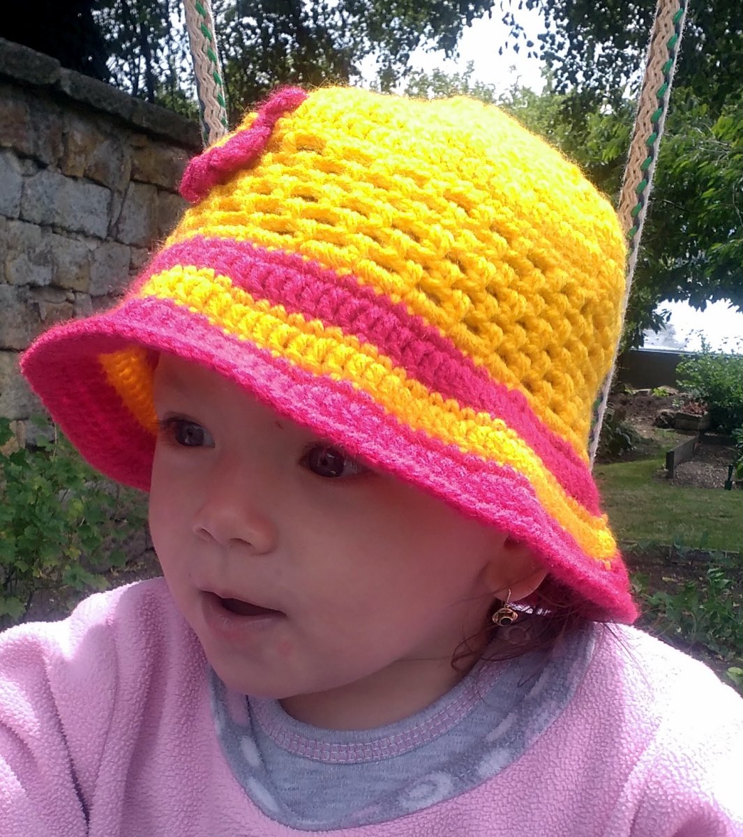 Klobouček žlutočervený