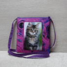 Menší barevná kabelka s kočičkou
