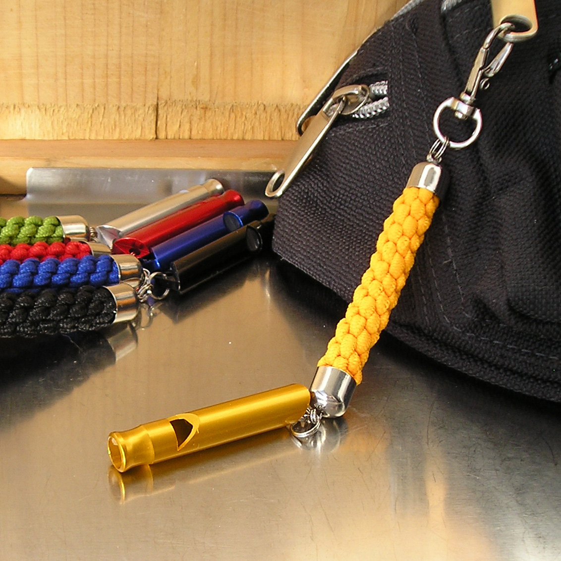 Florijánkova píšťalka žlutá