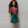 Barevné minišaty pro Barbie