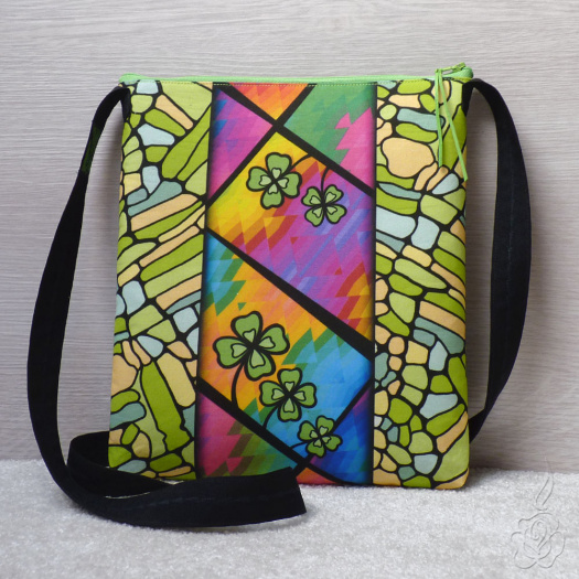Barevná crossbody kabelka se čtyřlístky