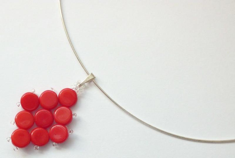 Červený náhrdelník