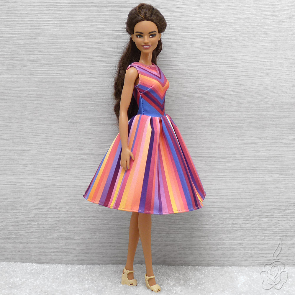 Pruhované šaty pro Barbie 