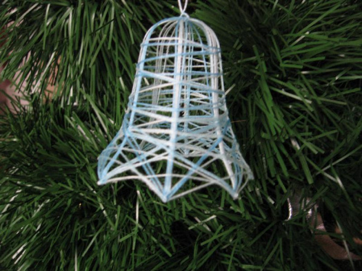 Vánoční ozdoba - zvoneček duhová sv. modrá