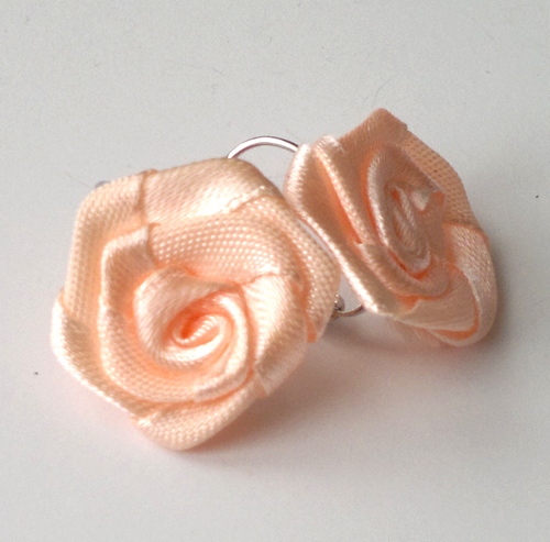 Lososové květinové náušnice