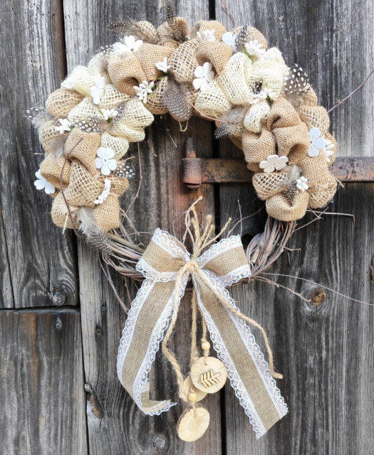 Věneček s jutou a dřevěnou přízdobou