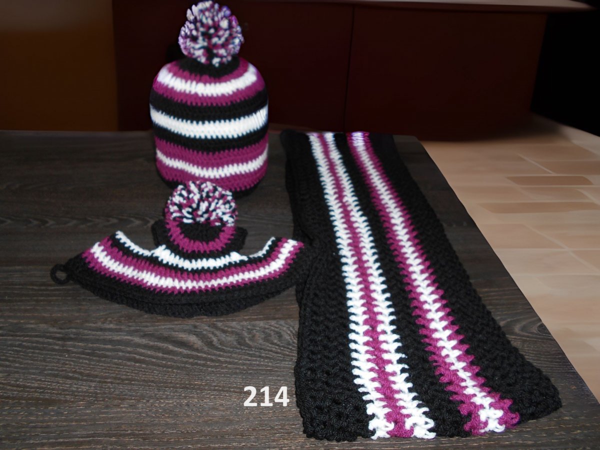 Háčkovaný nákrčník