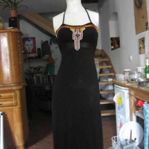 Dlouhatánské šaty s korálkovou výšifkou