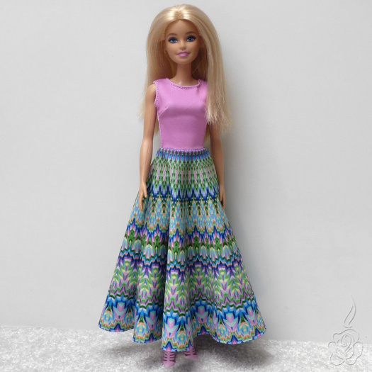 Dlouhé barevné šaty pro Barbie