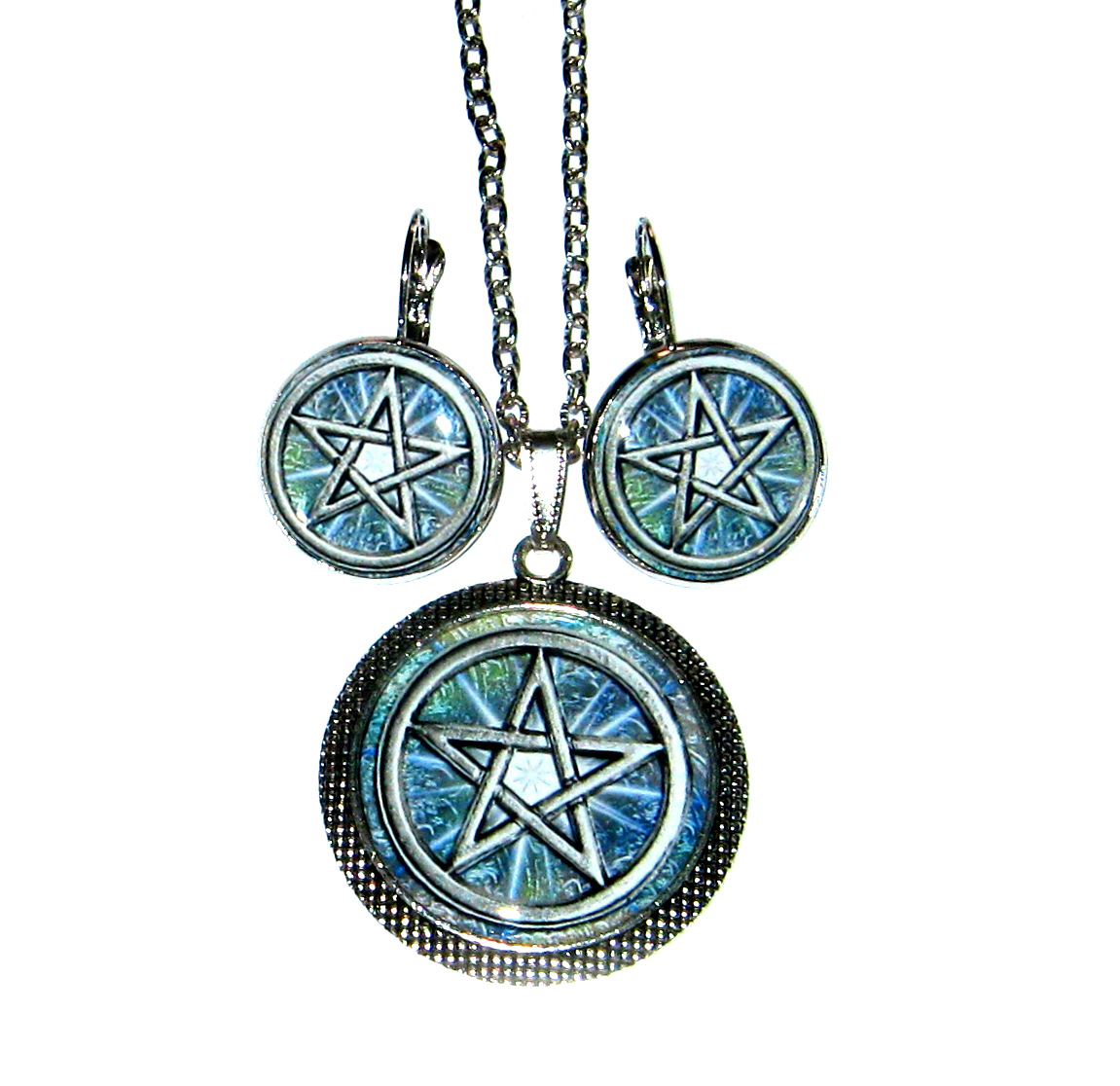 Souprava...Pentagram vepsaný do kruhu.