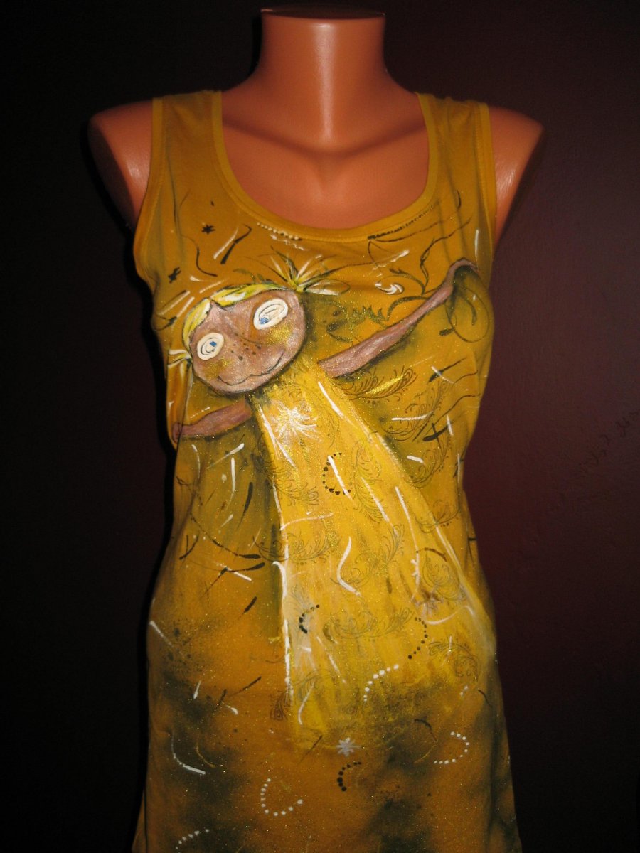 Žluté tílko s čarodejnicí