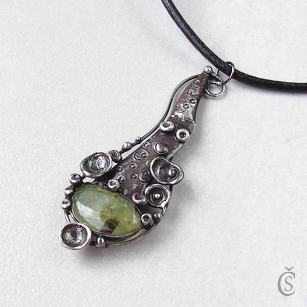 Číhá v trávě - Prehnit