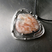 Náhrdelník Laoise  (sluneč.kámen)