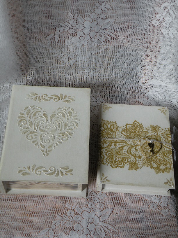 Svatební kniha menší se zlatou krajkou a srdíčkem