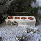 Dřevěný svícen 4 svíčky šedé domky