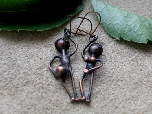 Naušnice - měděné-tajemství pod kloboukem....