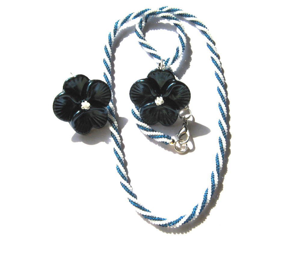 Perlové modré macešky.