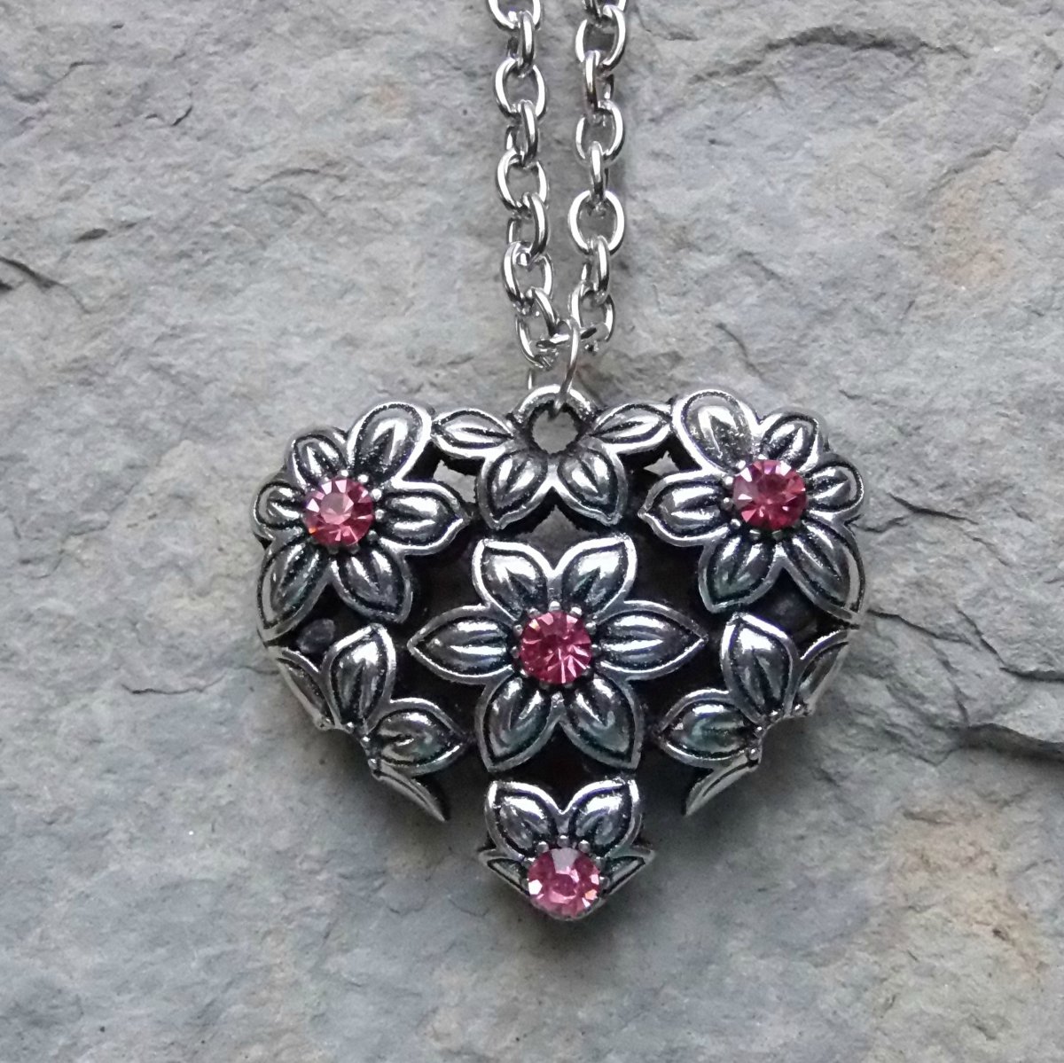 Srdce s kytičkami a růžovými kamínky