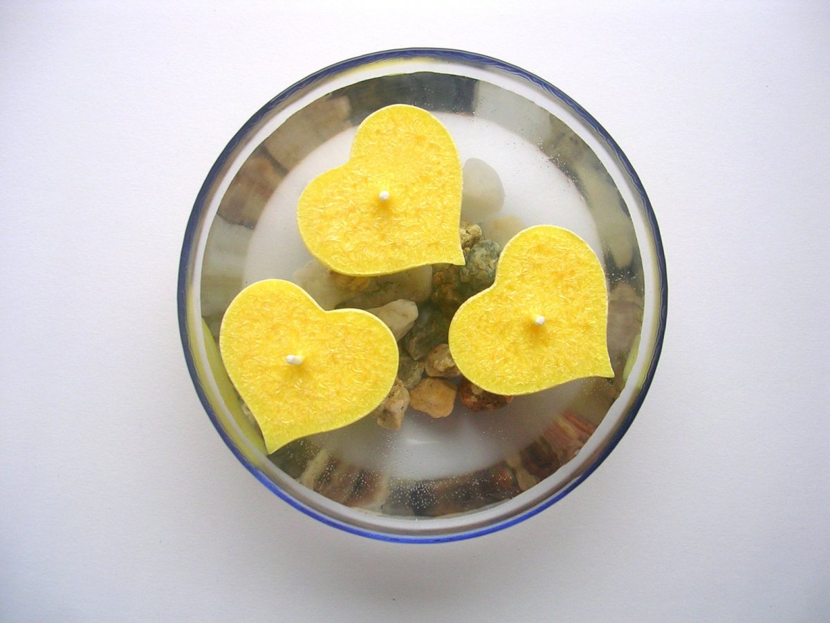 Plovoucí svíčky - srdíčko (žlutá)