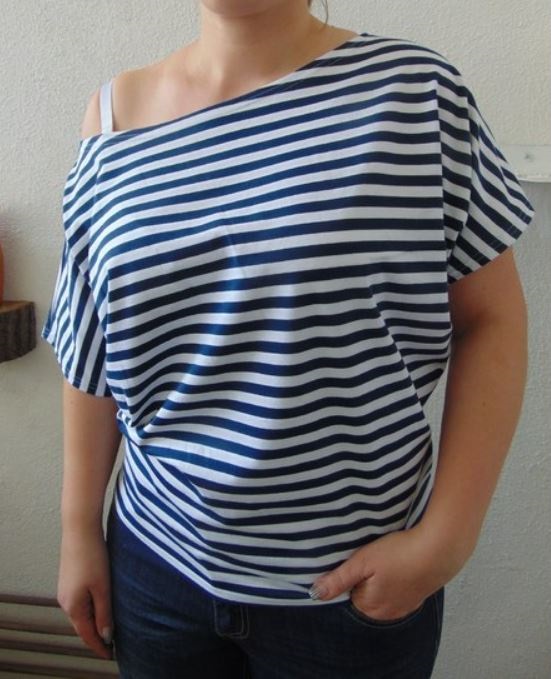 Volné tričko pruhy - spadlé rameno S - XL