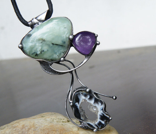 Zamyšlení...(serpentin, ametyst, achát)