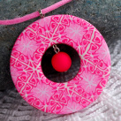 růžový neonový  vzorovaný náhrdelník