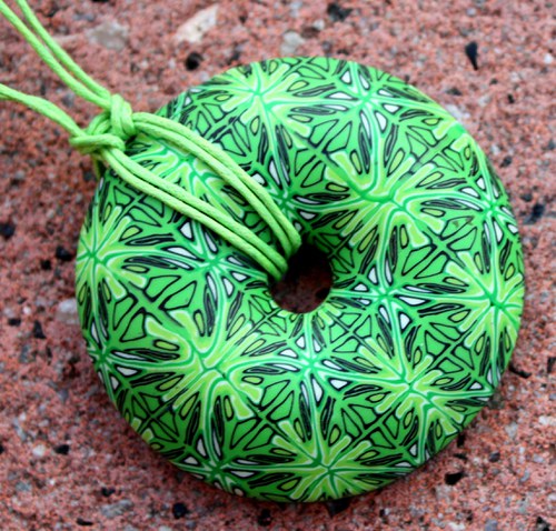 vzorovaný náhrdelník - donut