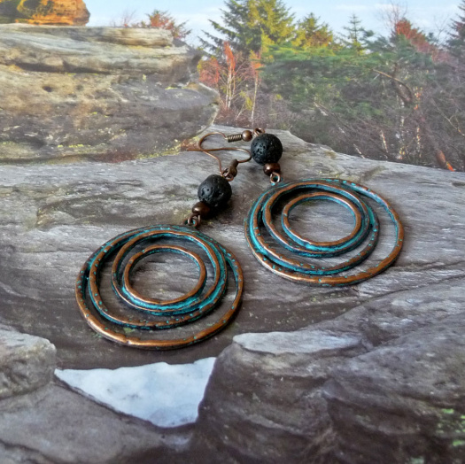 Náušnice - vykopávky (láva)