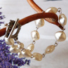 Náramek z tvarovaných perel
