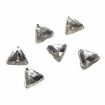 Stříbrné zirkony - tvar trojuhelník
