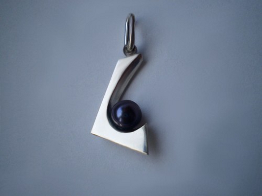 PŘÍVĚSEK S PERLOU