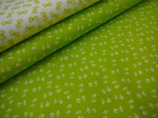 Bavlněná látka - metráž - bílé mašličky na zelené - š. 150 cm