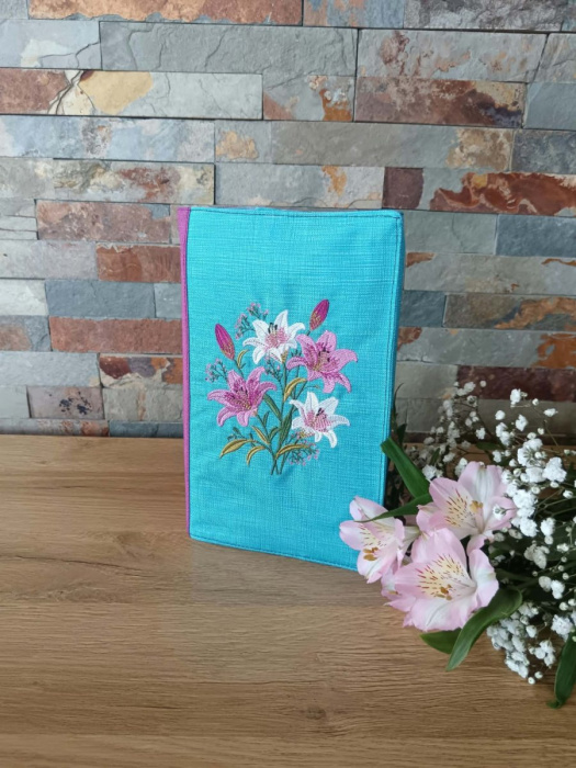 Obal na knihu s výšivkou - Lilie