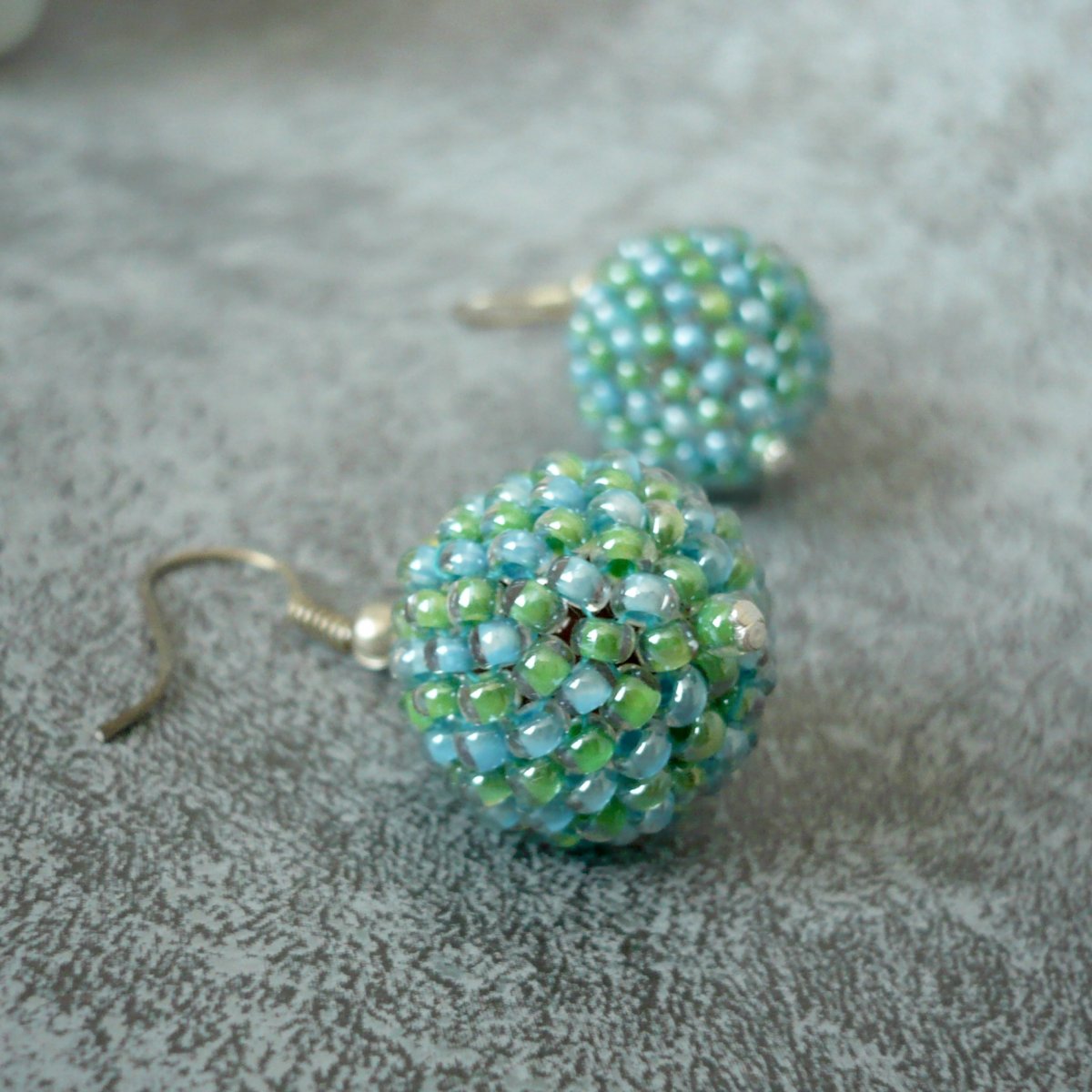 Modrozelené kuličky