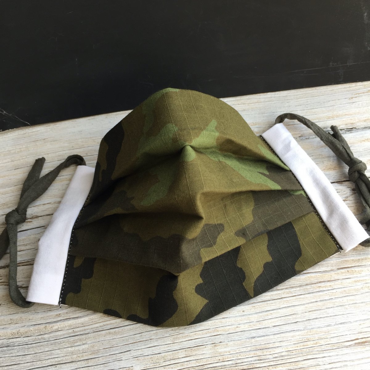 Rouška skládaná maskáčová