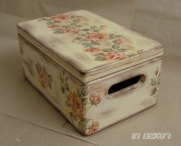 Dřevěná truhla - RŮŽE starý vzhled