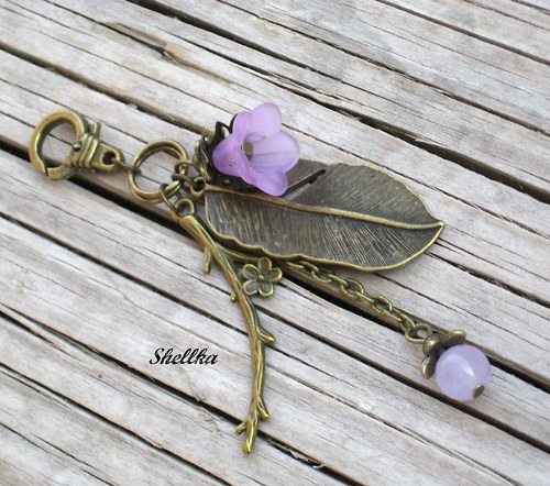 Přívěšek na klíče/ kabelku ,,FIALOVÉ KVĚTY,,