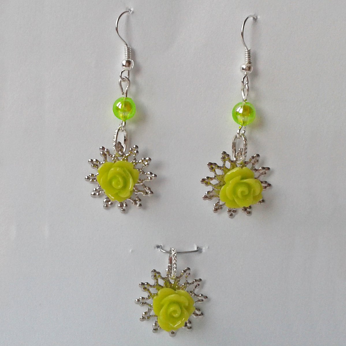SLEVA - Květinové náušnice s přívěskem - zelené (387)