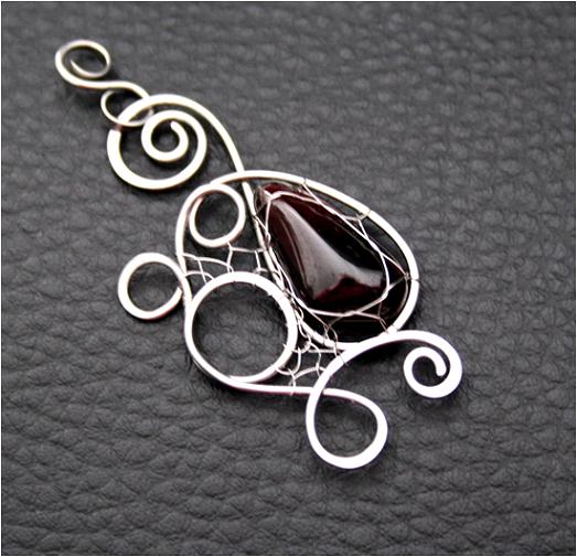 TAJEMSTVÍ GRANÁTU-tepaný- hypoalergenní