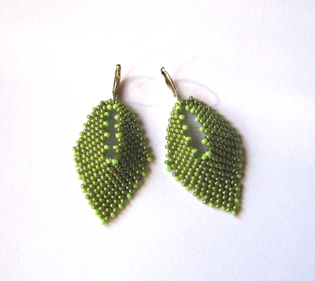 Lístky v barvě listové zeleně.