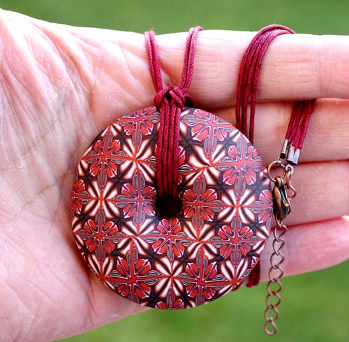 vzorovaný náhrdelník - donut