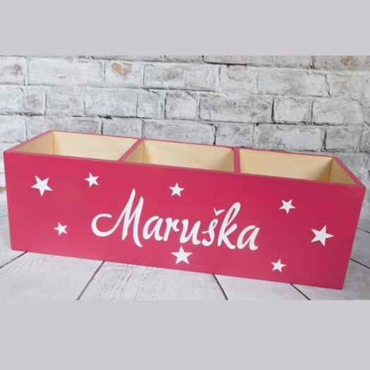 Velký dřevěný pastelkovník se jménem