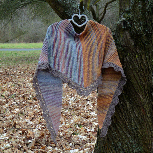 Pletený šátek - uschlé listí