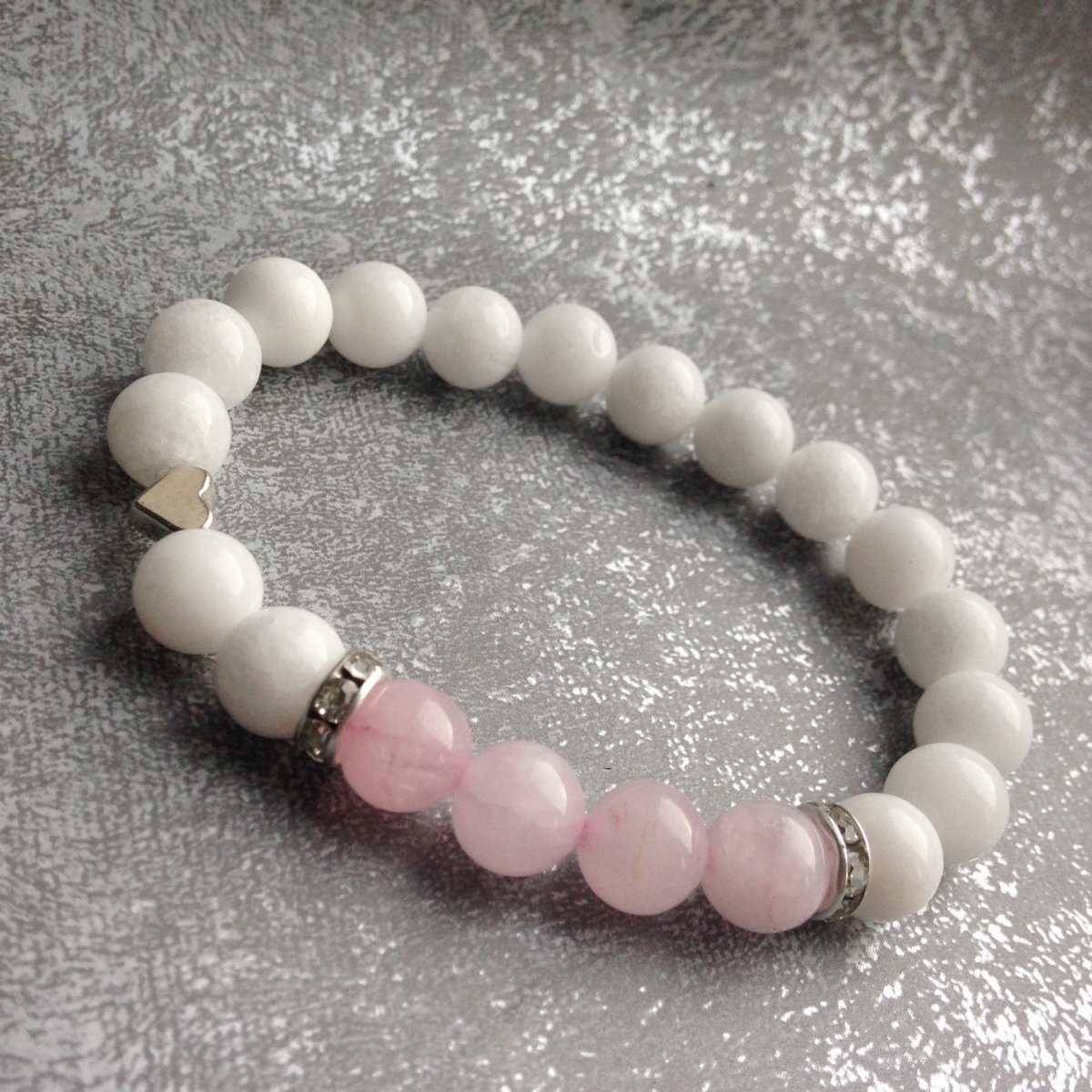 Bílý jadeit s růženínem - náramek