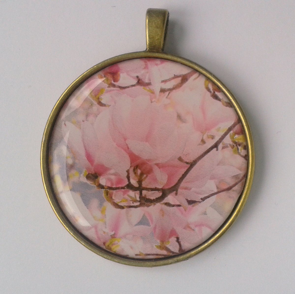 aiv1148	Přívěsek magnolie 